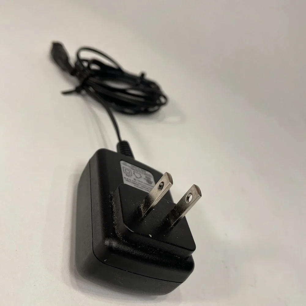 OEM Shark AC-DC Adapter Model DK12-133075A-U 13.3V .75A